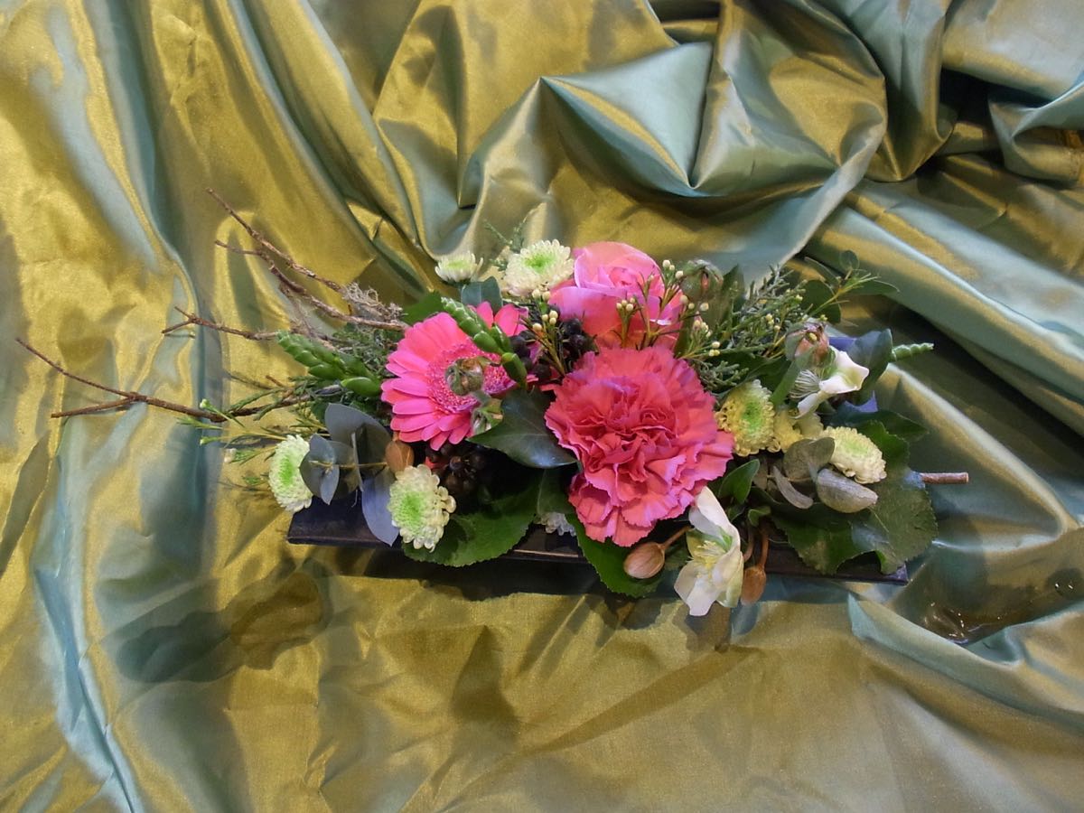 Rosa Gesteck Im Blechgefaess